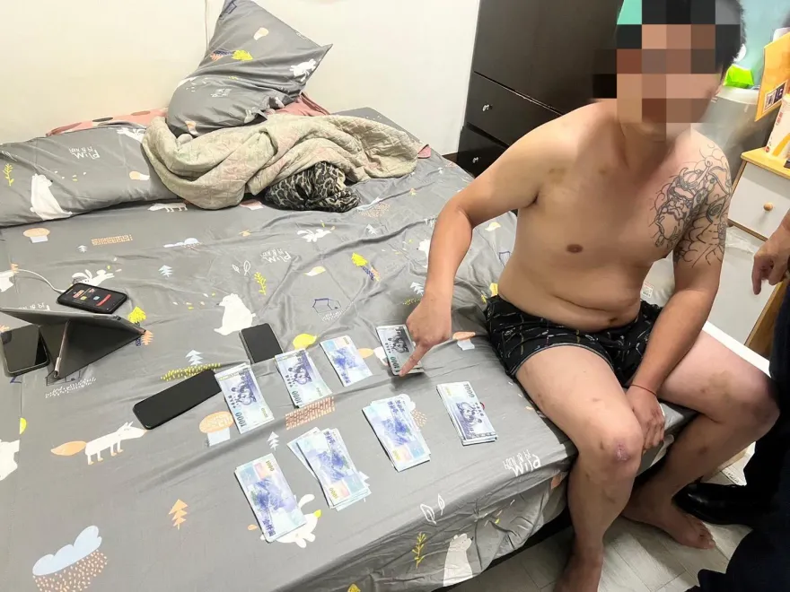 影/百斤雙煞扮警察黑吃黑！持槍恫嚇押走車手搶130萬贓款　台中警逮4嫌