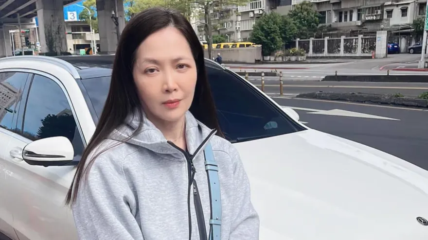 林秀玲驚爆出車禍！遭肇事者「違規迴轉」　撞凹賓士車頭慘況曝