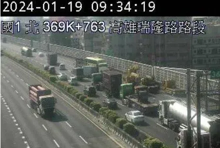 快訊/國一南下4車追撞！「都是大車」釀連環車禍　現場出現回堵