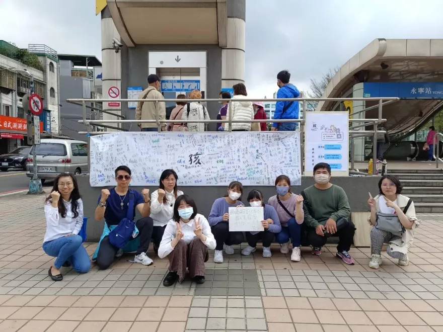 國三割頸案發酵！網友全台快閃促修法　「公共網路平台」尋求立委支持