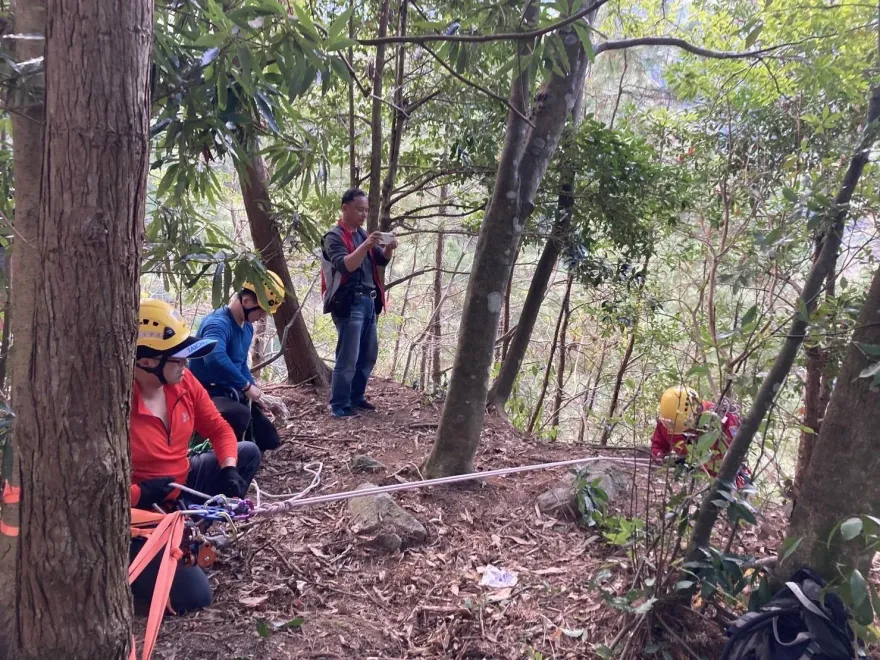 影/壞消息！桃園特戰兵衝馬崙山打獵「帽子掛樹枝」失聯　空拍機谷底尋獲遺體