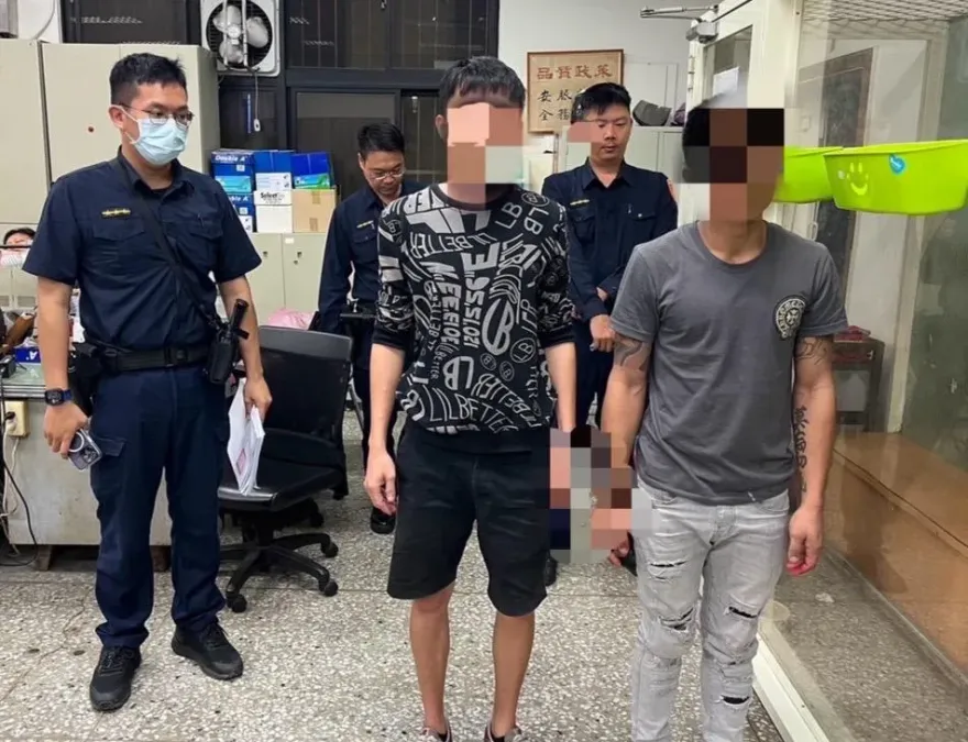 東港抓酒駕！2男受檢送警「大禮包」　車內搜出毒品、槍枝