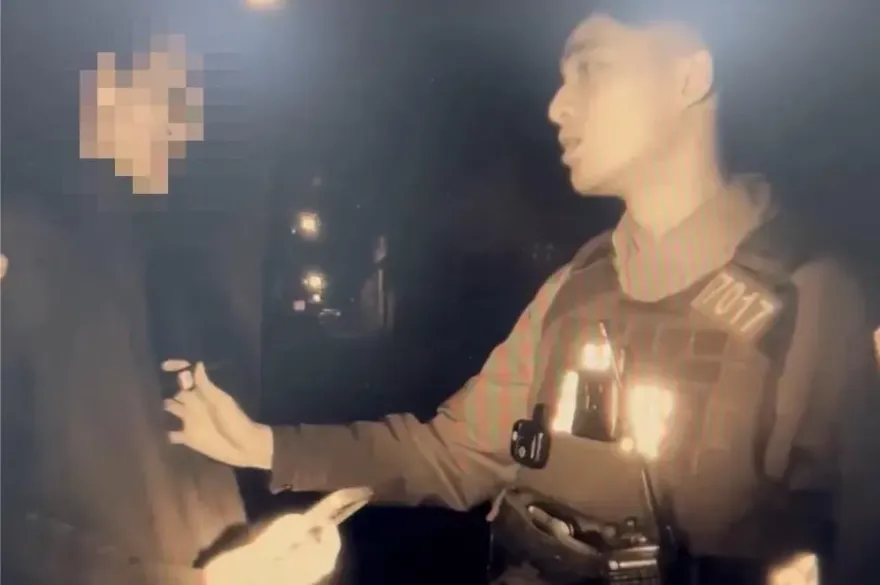 桃園酒駕男逆向拒檢逃裝路人　實習帥警鷹眼秒識破建功
