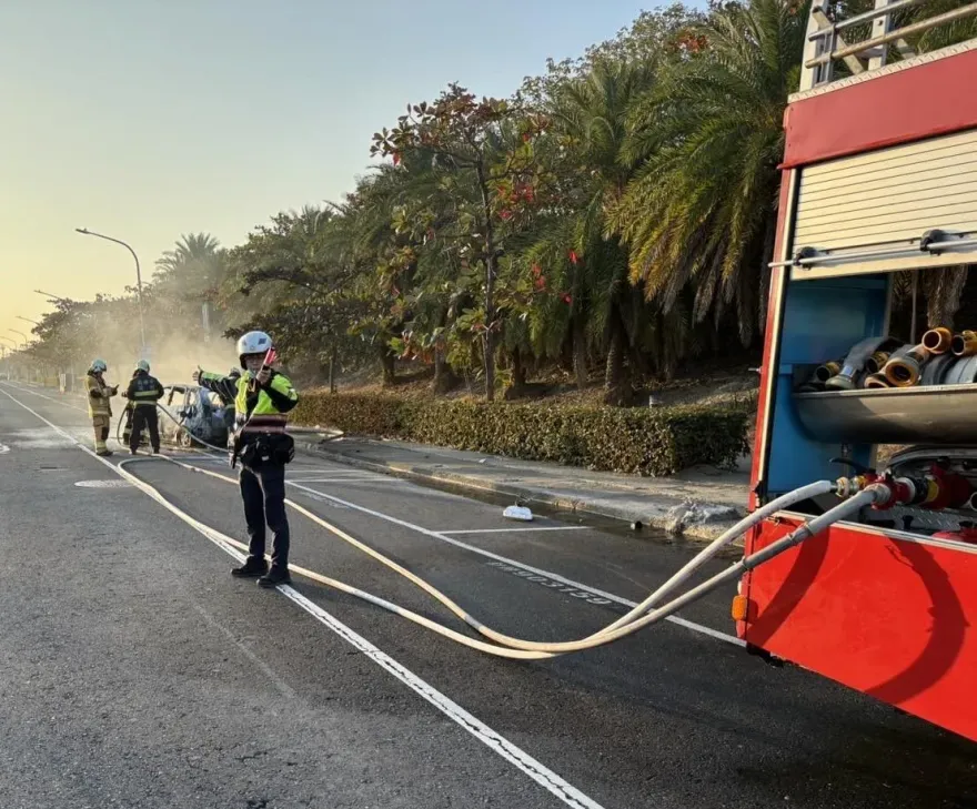 影/高雄5死命案/有跡可循？2天前全家旗津出遊　爸駕車「恍神」自撞燒車
