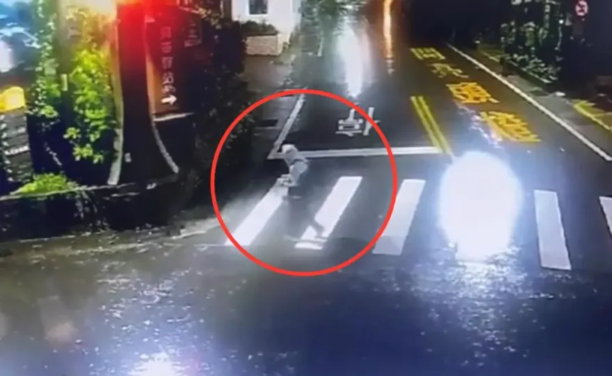影/少年徒步8小時上陽明山追雪　等不到公車警給熱茶暖衣助返家