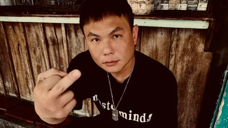 超哥不忍了！送酸民「超派中指」狠嗆：敢捶Toyz嗎