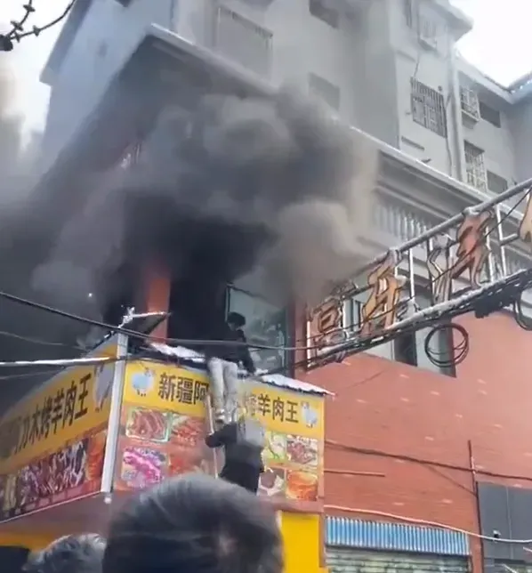 快訊/影/重大傷亡！大陸江西商店街地下1樓突起火　至少39死、9受傷