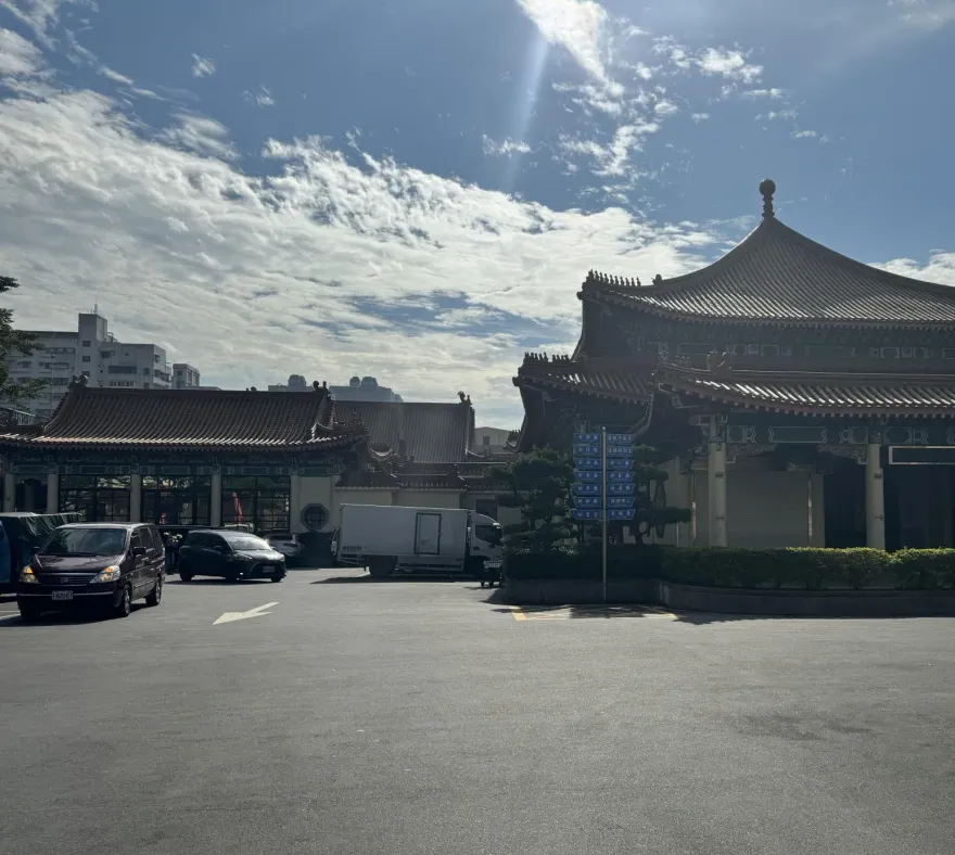 國中生今告別式校方將頒畢業證書　教育局長：會代替他牽起姊姊的手