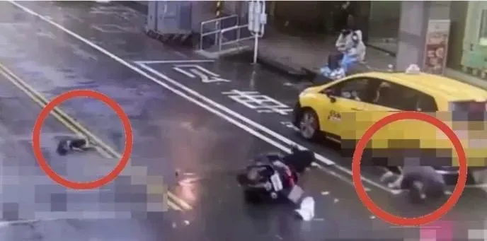 影/三峽屁孩無照二度亂飆！過馬路阿公躲一劫　愛狗遭撞飛