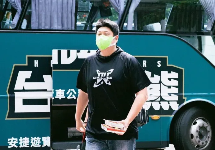從T1吼到SBL！哈孝遠轉戰SBL台啤助教再因「咆哮裁判」　慘遭禁賽和罰款