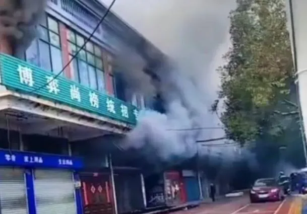 江西店鋪惡火釀39死！倖存者控老師臨時補課　男學生傳訊「出不去了，媽」失聯
