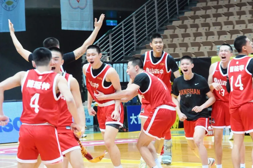HBL光復跨季32連勝中斷！謝銘駿三罰機會軟手　南山高一菜鳥一球帶走比賽