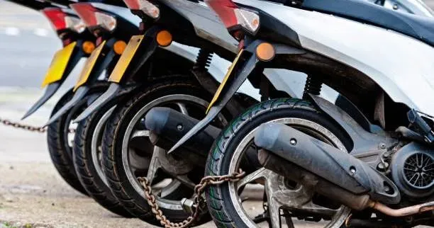 機車發不動！老闆看半小時「報價2600」　他牽另一家傻眼：只要450