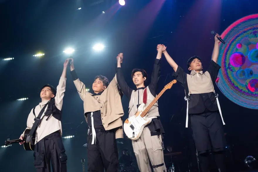 演唱會強碰Super Junior　理想混蛋雞丁唱〈Ditto〉謝粉絲「選擇我們」