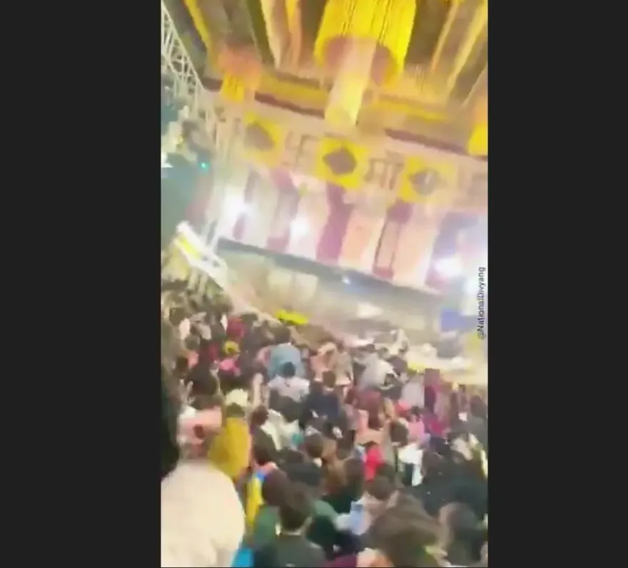 影/慶典變悲劇！1600人擠爆神廟　舞台倒塌釀1死17傷