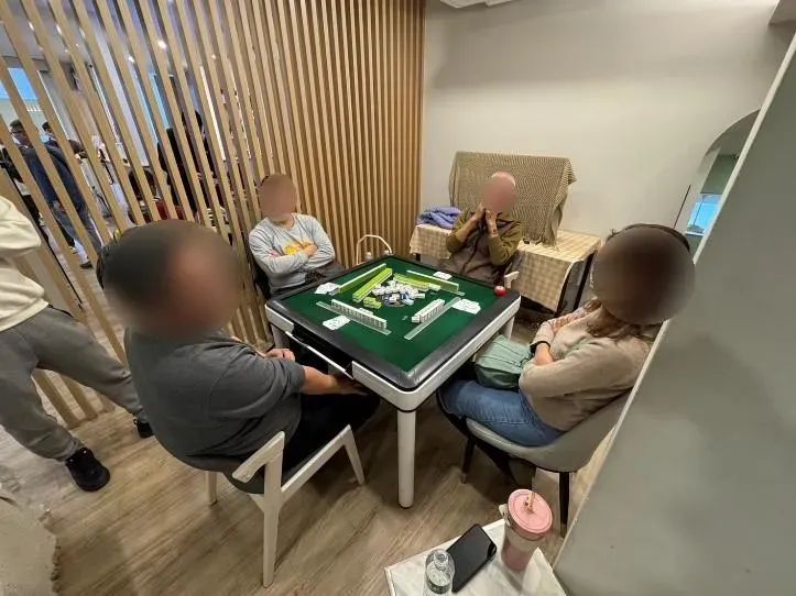 影/台中桌遊館暗藏麻將賭場　警獲報逮20賭客…連湊一腳也有事
