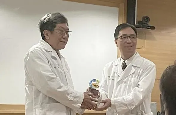 指揮中心常客！台大權威李秉穎退休！親曝「今天是當公務員的最後一天」!