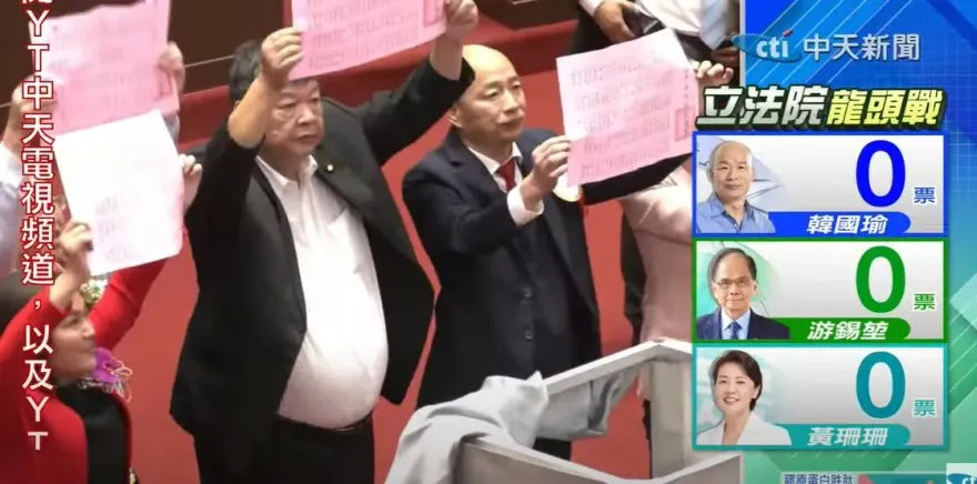 影/藍綠白防跑票拚了！國民黨立委亮票、民進黨陳亭妃監票「陳玉珍關心民眾黨投票」