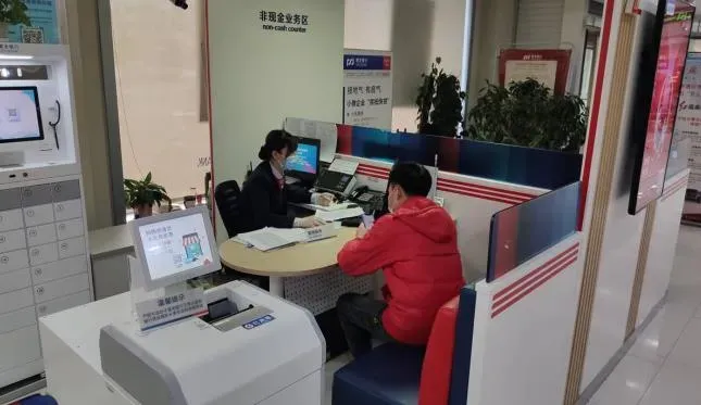 行員還得「斜槓」當家教！銀行推「存款22萬以上」可免費輔導孩子寒假作業