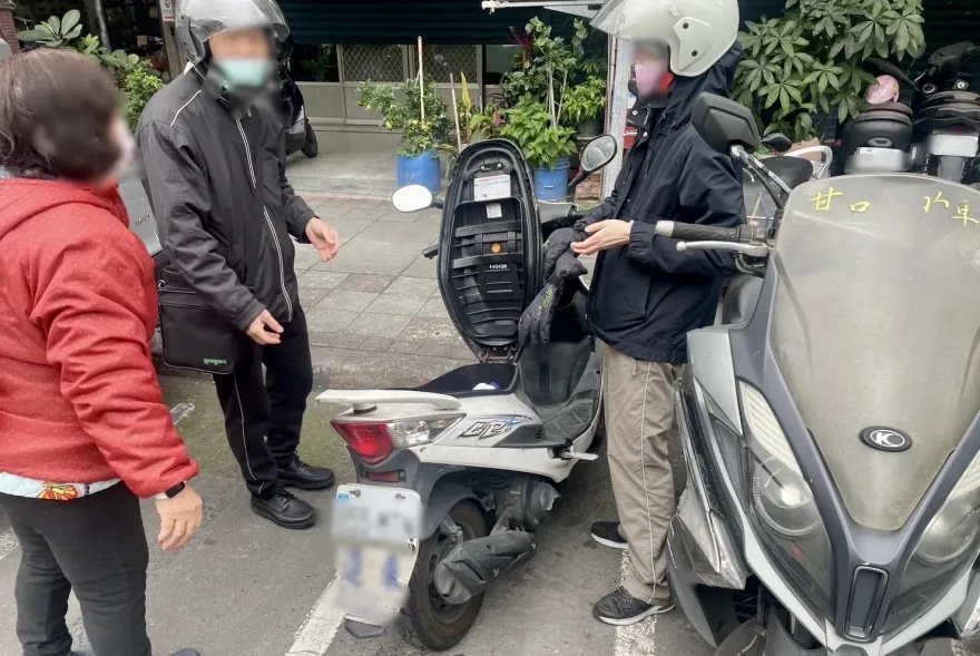 影/老夫妻機車不見奔警局報案　警幫忙找到車結局超展開