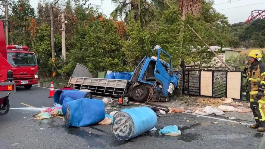 快訊/雲林古坑驚見咖啡莊園側門遭衝撞！貨車倒餿水灑滿地司機OHCA送醫搶命