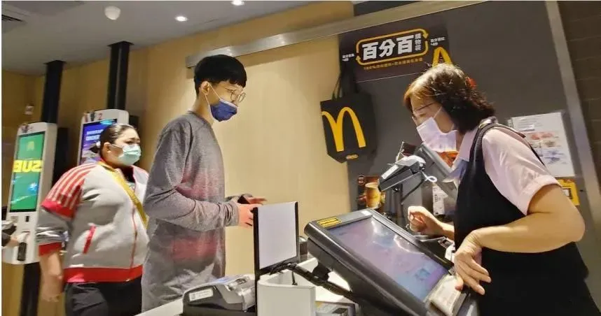 麥當勞「薯餅不放行全天候供應」！女大生爆氣：再騙啊　資深麥胞吐真言