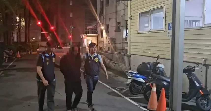 新莊男洗澡突遭持槍抵身！歹徒開車衝撞「警開2槍」　警循線追緝中