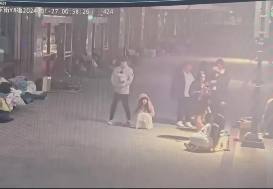 快訊/女網紅翻車了！北車直播遭噁男亂入自尻　警證實「自導自演」