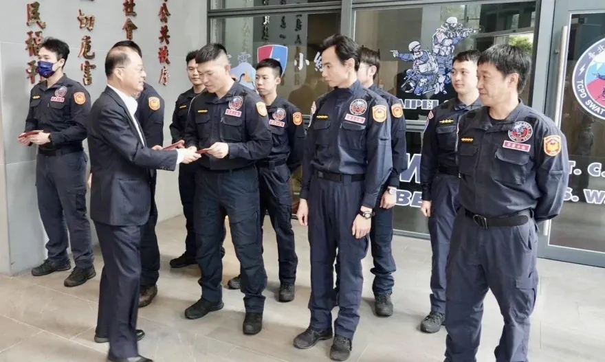 警政署長至北市刑大座談　頒發慰勉金激勵員警士氣