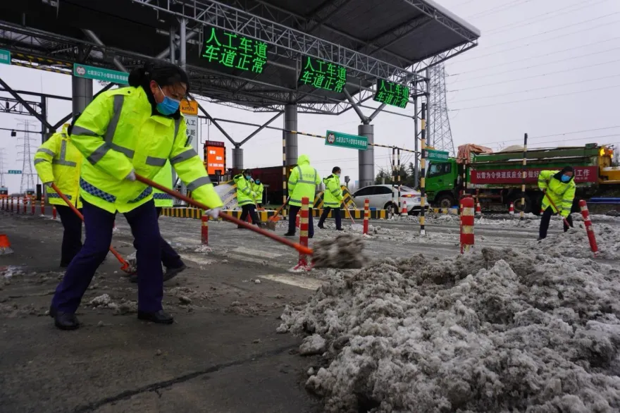 陸春運遇天氣攪局！10省恐下暴雪或大暴雪　河南路面結冰關閉8成收費站