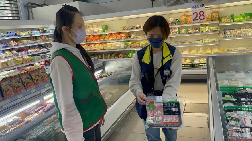影/台糖梅花肉片檢出瘦肉精　桃衛生局查全聯、億客成4超市追問題豬