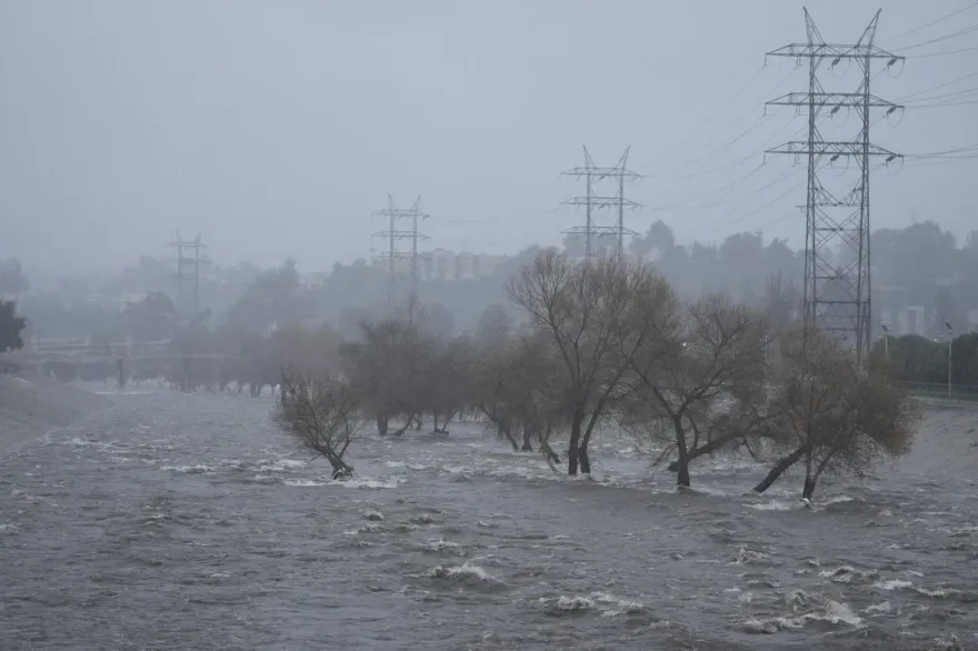 大氣河流風暴再襲！加州「8縣緊急狀態」85萬戶停電　影響4千萬人