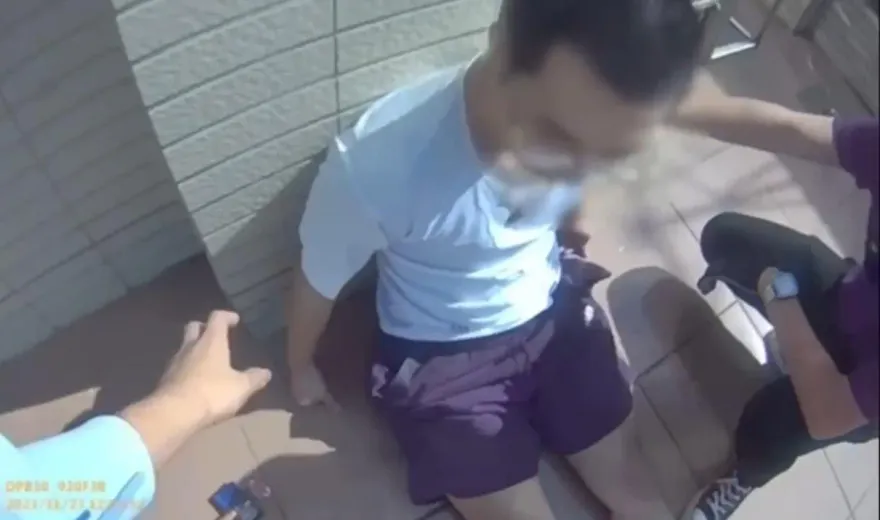 影/詐騙集團首腦跳屋頂躲水塔　警涉險攀爬壓制逮人