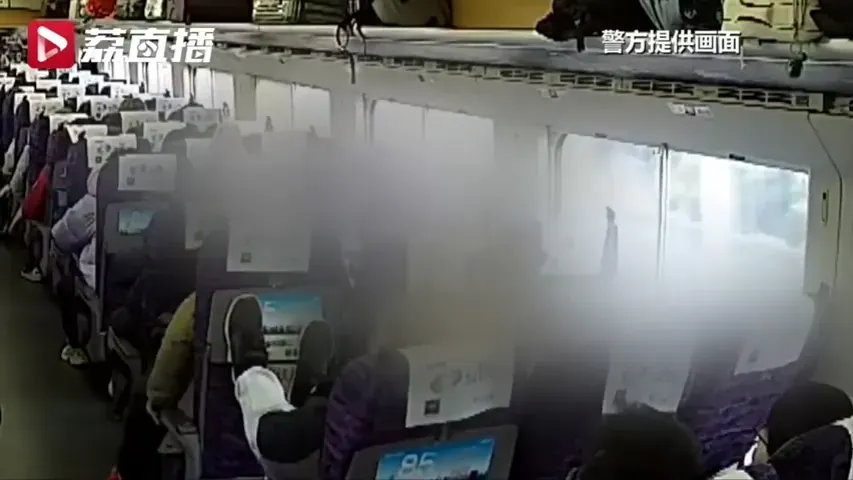 影/兒踢高鐵椅背、玩桌板被訓斥！恐龍爸「暴怒踹椅」火爆上演全武行