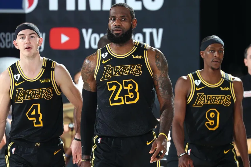湖人「曼巴戰袍」重出江湖！將與Kobe雕像揭幕儀式同天登場