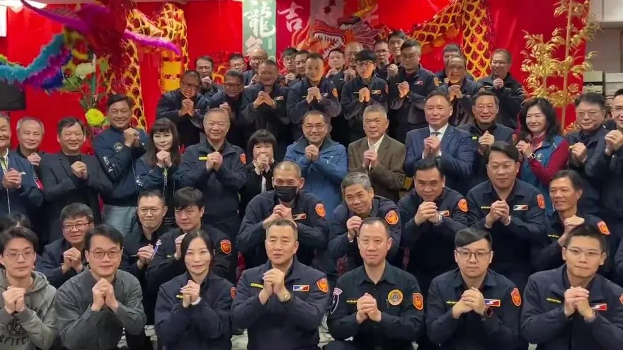 小年夜慰勞新北執勤員警　侯友宜暖心陪圍爐：讓市民安心過好年