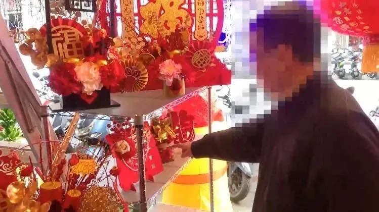 影/年貨大街慣竊出沒被警認出　下手行竊遭跟監活逮