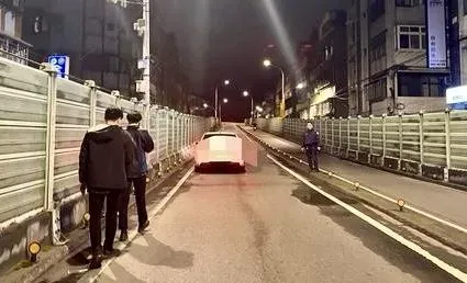 離奇車禍！半夜步行上新北福和橋　男子遭賓士車撞飛身亡