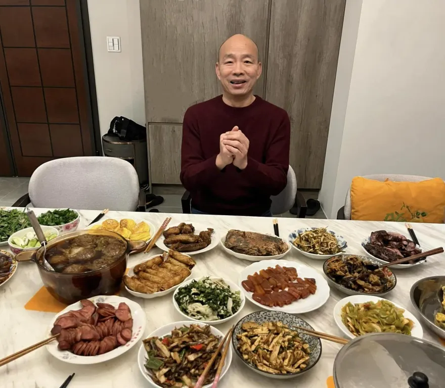韓國瑜整桌團圓飯畫面曝！除夕夜特別感謝「這群人」