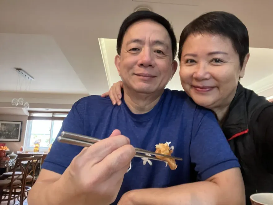 大年初一親下廚炸年糕　管中閔穿花圍裙偕妻曬恩愛：我吃了6塊