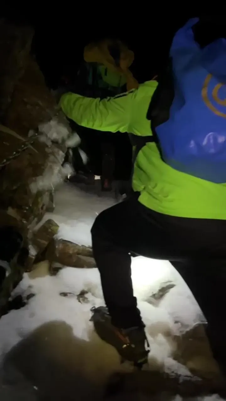 影/初一攻玉山出憾事！30歲領隊摔落400米山谷亡　天氣惡劣搜救暫撤