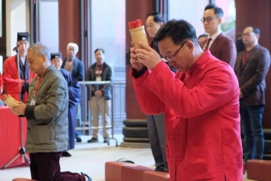 大年初二香港車公廟連7年抽出中籤　解籤師：港經濟遭困「9月才會好轉」