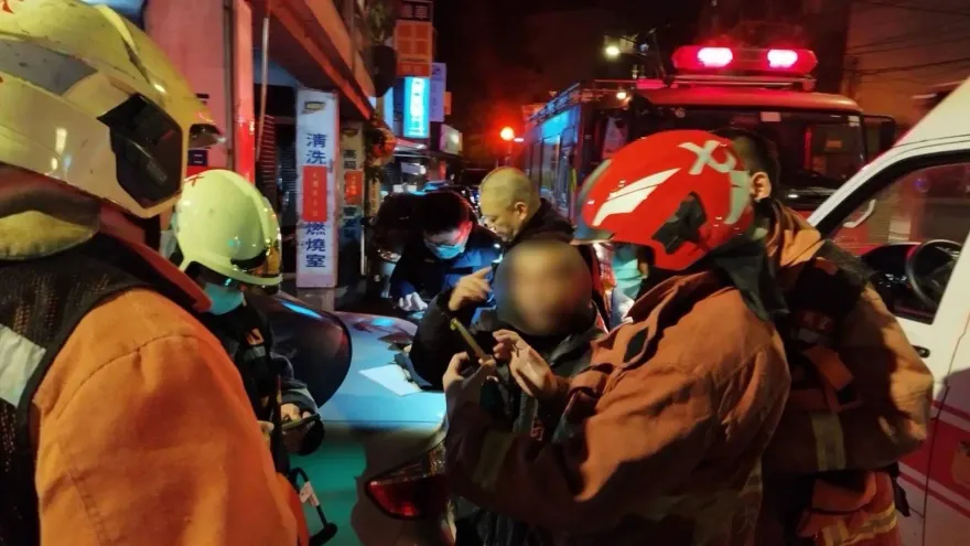 快訊/初二走春！手機監看驚見家中「電器走火」　中和8旬翁倒臥客廳不治