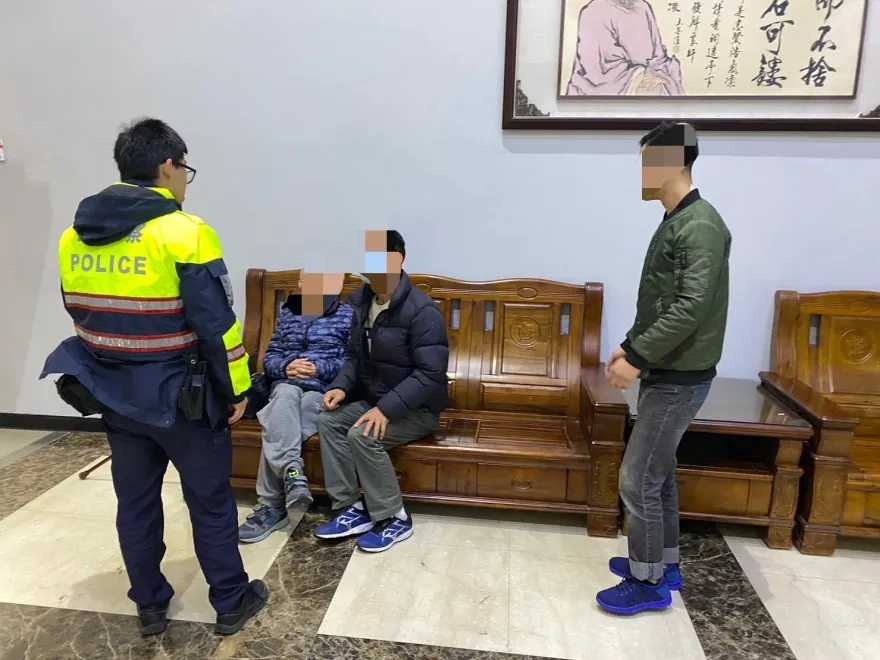 大年初一7旬翁負氣離家　癱坐巷弄「不敢求助」基警尋獲助團圓