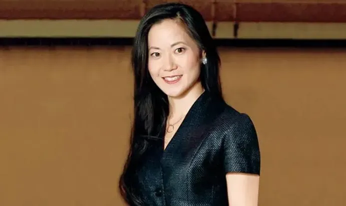 享年50歲！趙小蘭胞妹趙安吉驚傳車禍身亡　「華人船王」老父悲痛證實死訊