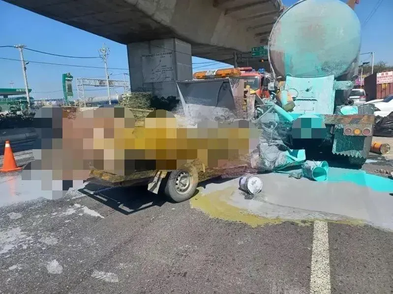 雲林麥寮「以小博大」車禍！他開小貨車疑打盹　猛撞路邊油罐車