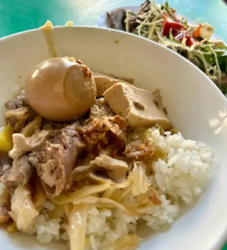 90歲婆婆開「神奇小吃店」飯菜份量超傻眼　錢也隨心情收
