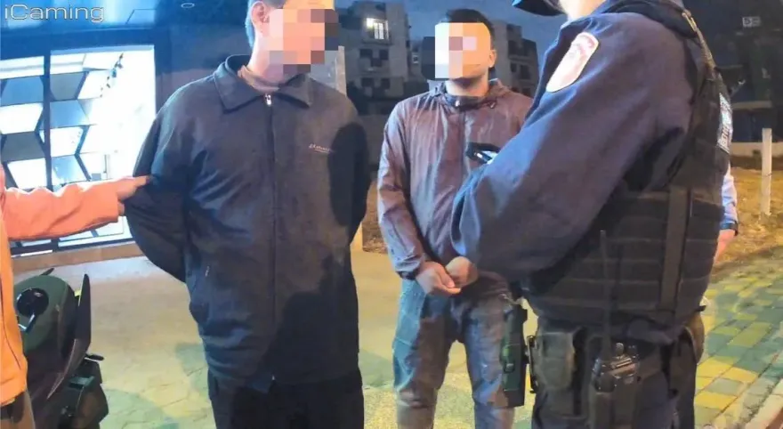 影/台中笨賊「自備鑰匙」偷機車發不動　靠「雙腳」滑當場被逮