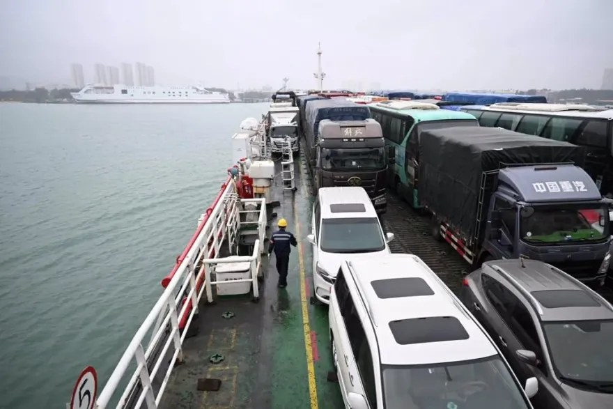 「渡車」船票售罄至月底　多名車主困海南「千輛車」留下僅人上船