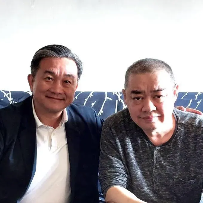 吾爾開希跌落樓梯！顱內出血、昏迷指數3　綠委透露：非常嚴重、腦部受損